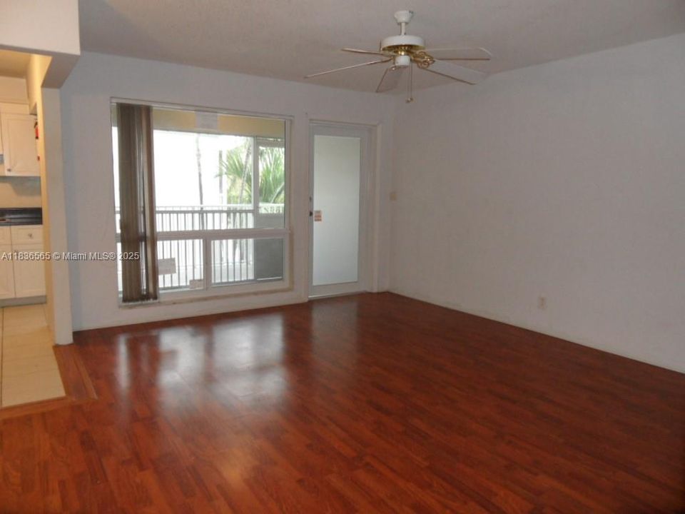 Recientemente alquilado: $1,600 (1 camas, 1 baños, 641 Pies cuadrados)