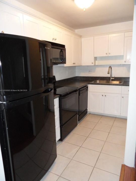 Recientemente alquilado: $1,600 (1 camas, 1 baños, 641 Pies cuadrados)