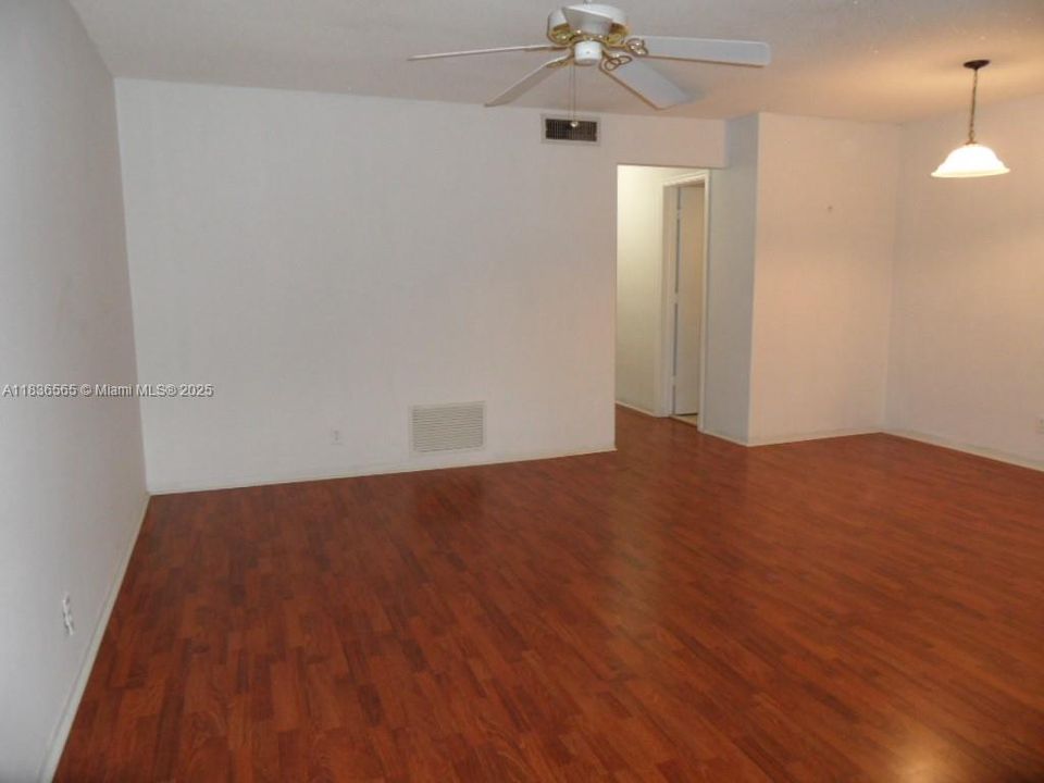 Recientemente alquilado: $1,600 (1 camas, 1 baños, 641 Pies cuadrados)