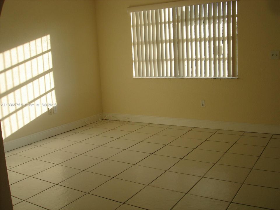 Recently Rented: $2,950 (4 beds, 2 baths, 1425 Square Feet)