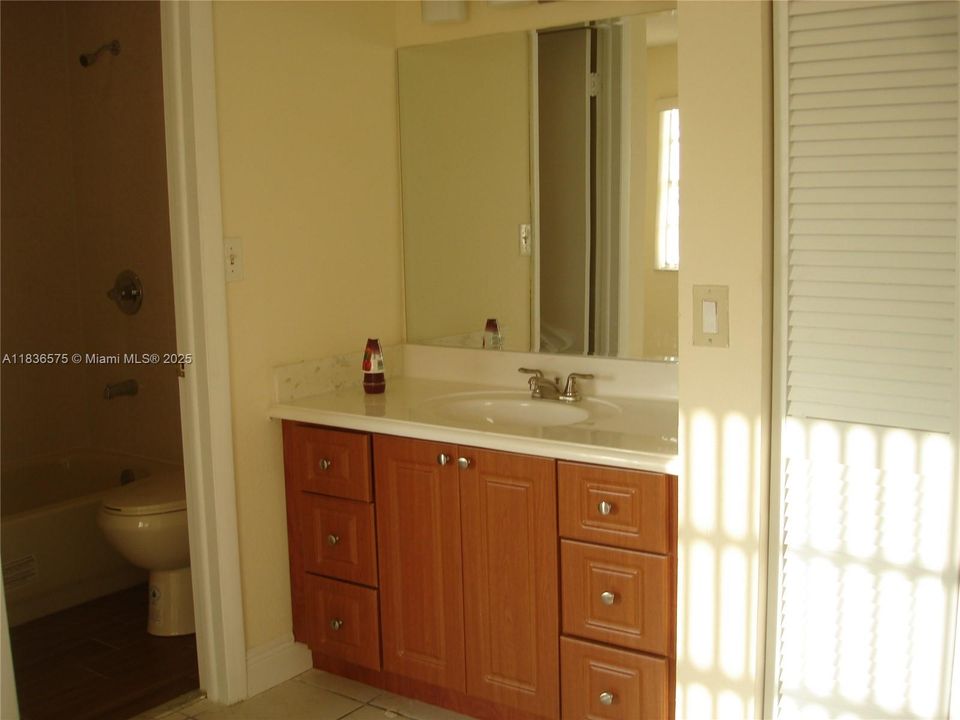 Recently Rented: $2,950 (4 beds, 2 baths, 1425 Square Feet)