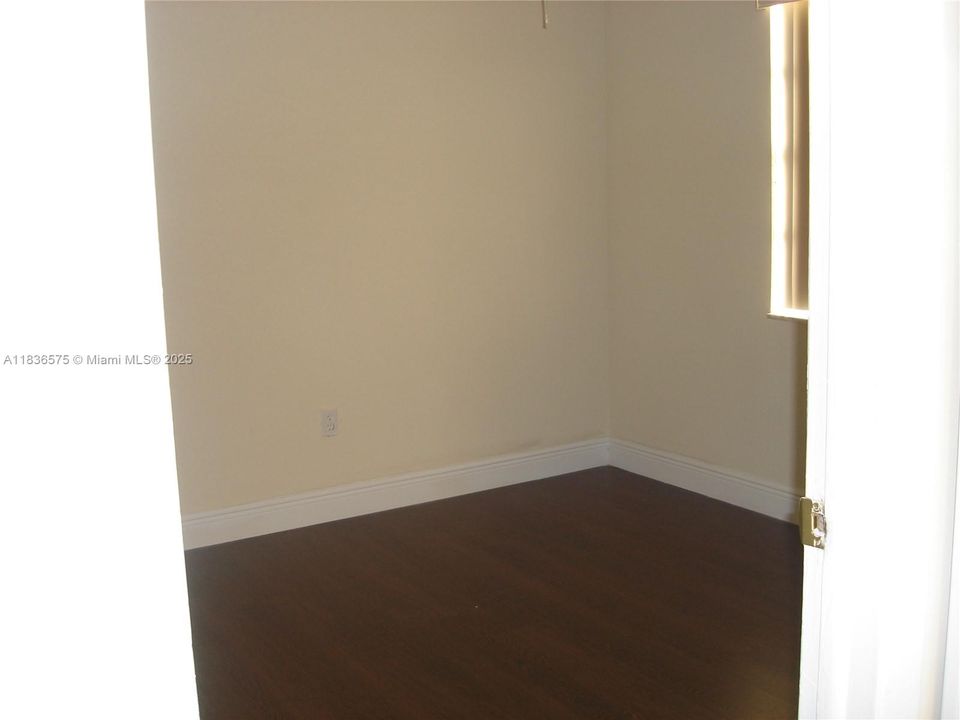 Recently Rented: $2,950 (4 beds, 2 baths, 1425 Square Feet)