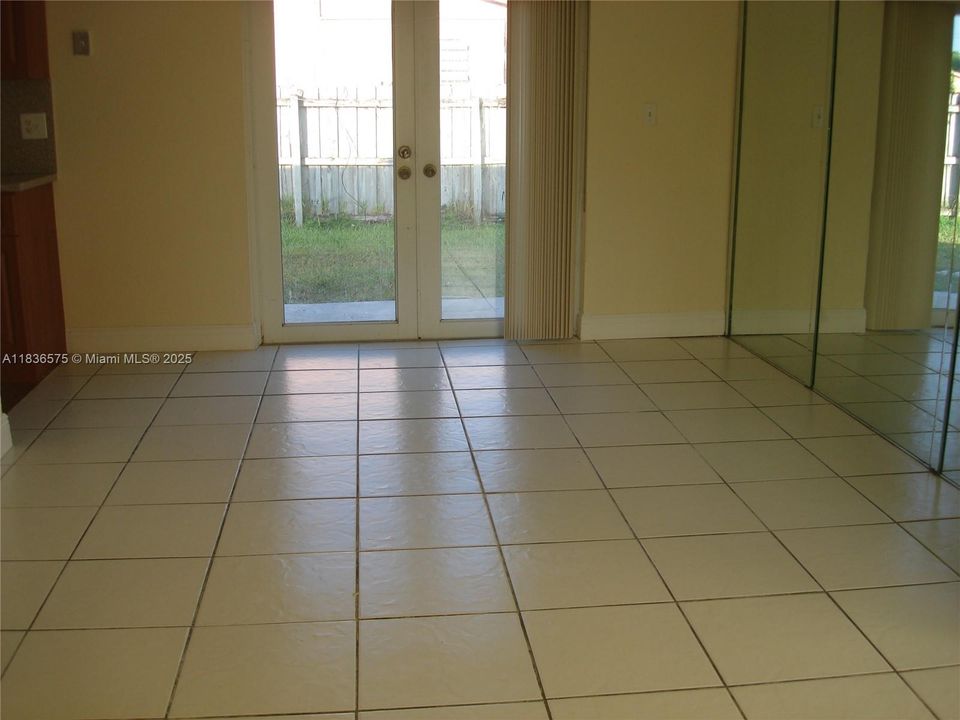 Recently Rented: $2,950 (4 beds, 2 baths, 1425 Square Feet)