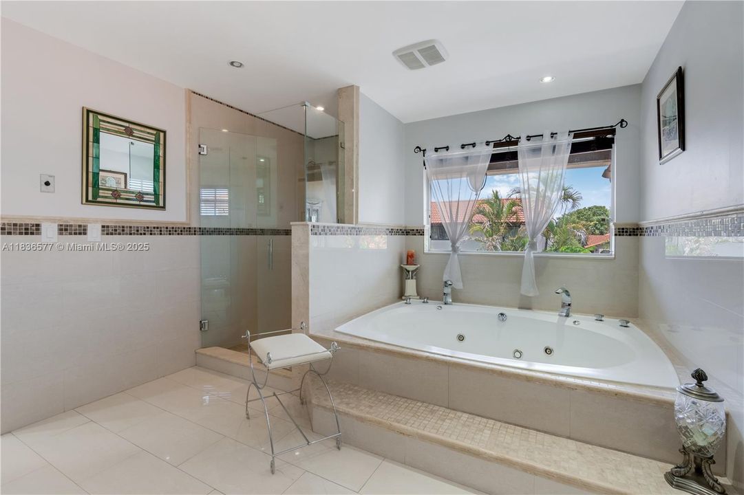 Recently Sold: $980,000 (5 beds, 3 baths, 3621 Square Feet)