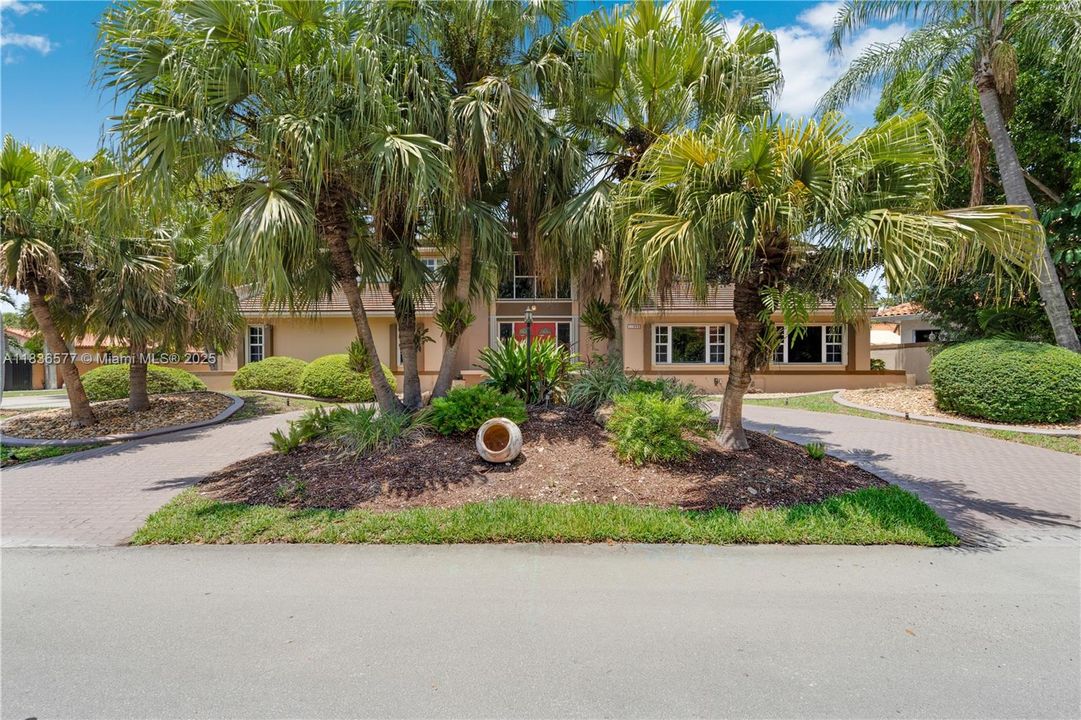 Recently Sold: $980,000 (5 beds, 3 baths, 3621 Square Feet)