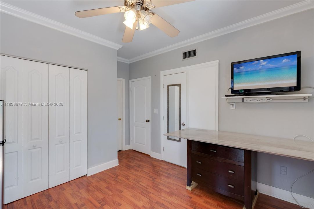 Recently Sold: $980,000 (5 beds, 3 baths, 3621 Square Feet)