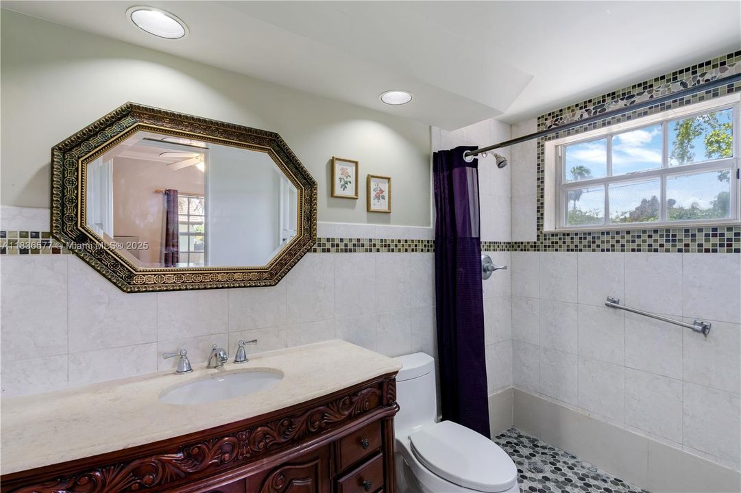 Recently Sold: $980,000 (5 beds, 3 baths, 3621 Square Feet)