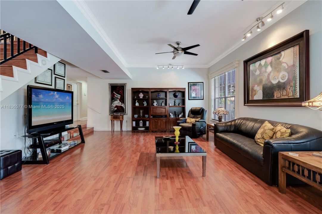 Recently Sold: $980,000 (5 beds, 3 baths, 3621 Square Feet)