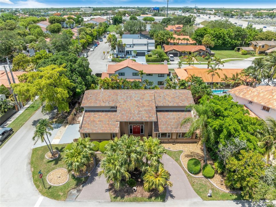 Recently Sold: $980,000 (5 beds, 3 baths, 3621 Square Feet)