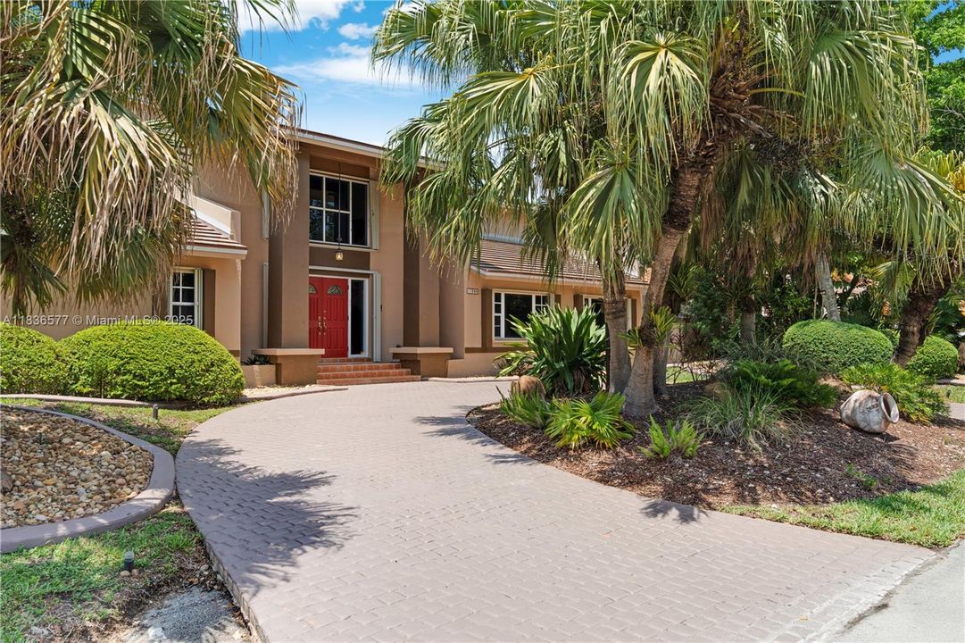 Recently Sold: $980,000 (5 beds, 3 baths, 3621 Square Feet)