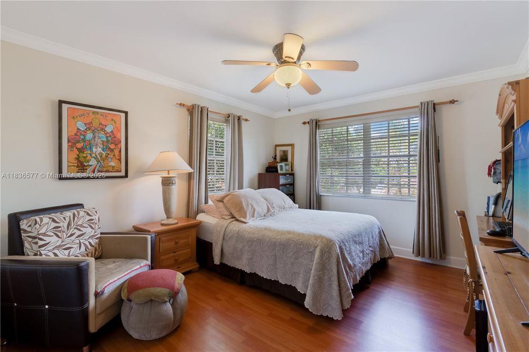 Recently Sold: $980,000 (5 beds, 3 baths, 3621 Square Feet)