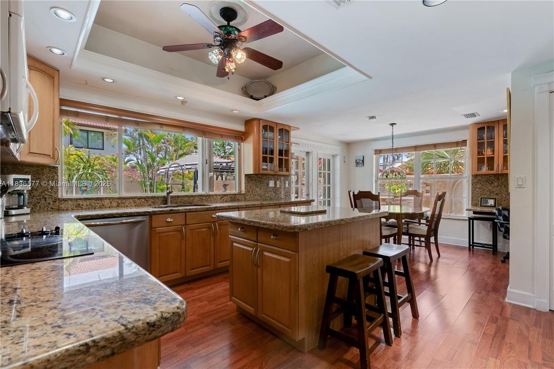 Recently Sold: $980,000 (5 beds, 3 baths, 3621 Square Feet)