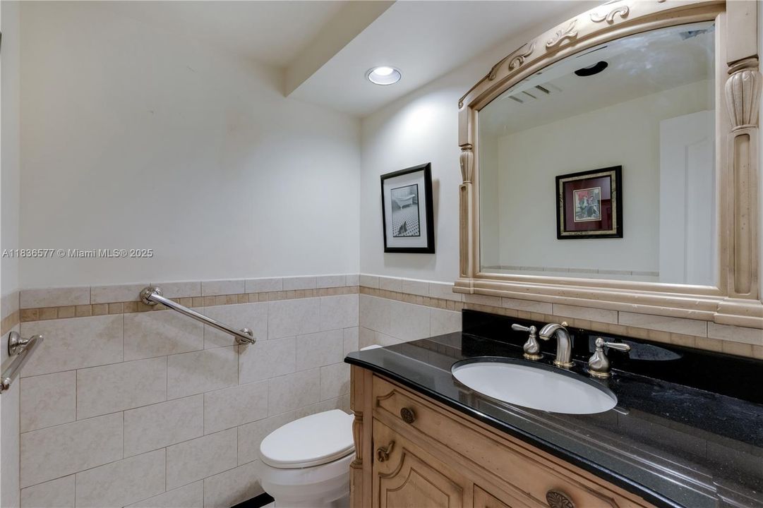 Recently Sold: $980,000 (5 beds, 3 baths, 3621 Square Feet)