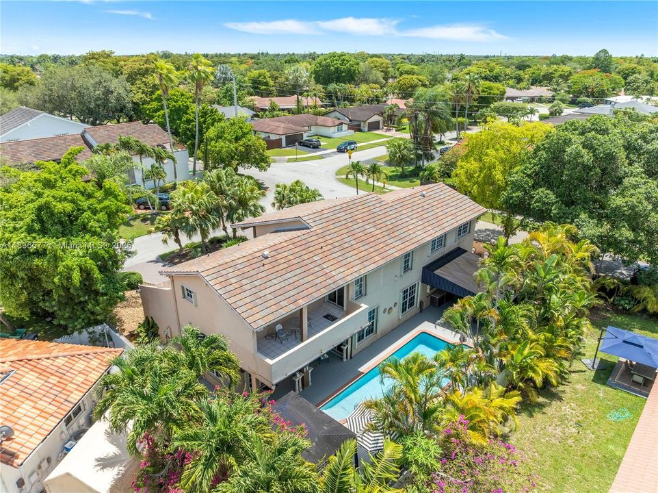 Recently Sold: $980,000 (5 beds, 3 baths, 3621 Square Feet)