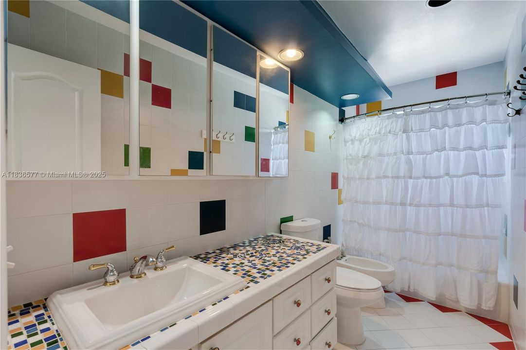 Recently Sold: $980,000 (5 beds, 3 baths, 3621 Square Feet)