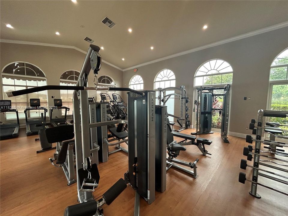 Под контрактом: $309,000 (2 спален, 2 ванн, 1057 Квадратных фут)