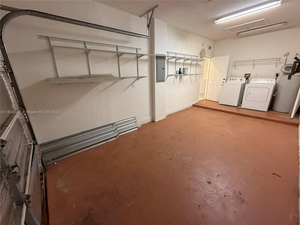 Под контрактом: $309,000 (2 спален, 2 ванн, 1057 Квадратных фут)