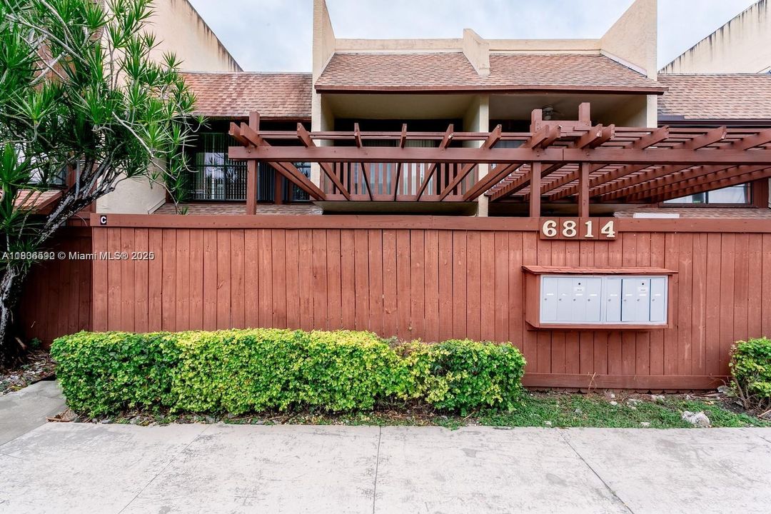 Recientemente alquilado: $33,300 (2 camas, 2 baños, 1310 Pies cuadrados)