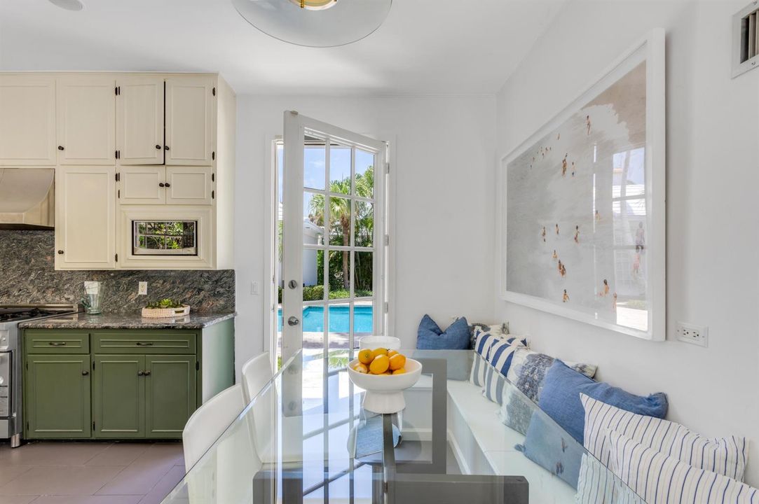 BREAKFAST NOOK