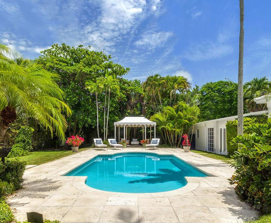 POOL FACING CABANA