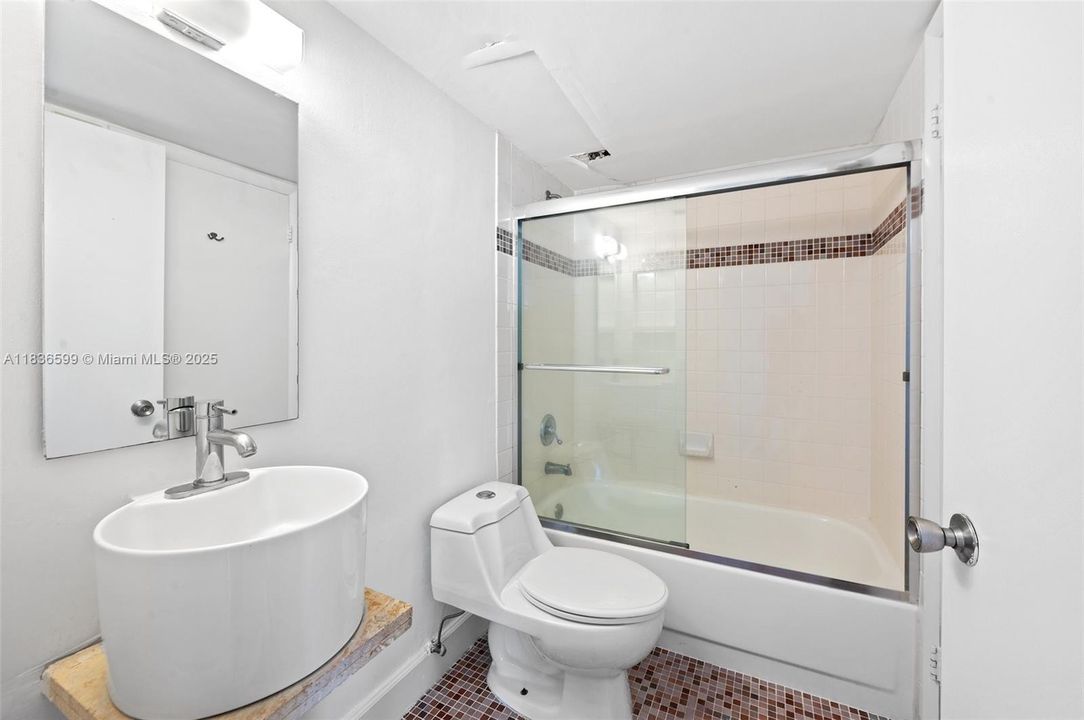 Недавно продано: $520,000 (2 спален, 2 ванн, 1065 Квадратных фут)