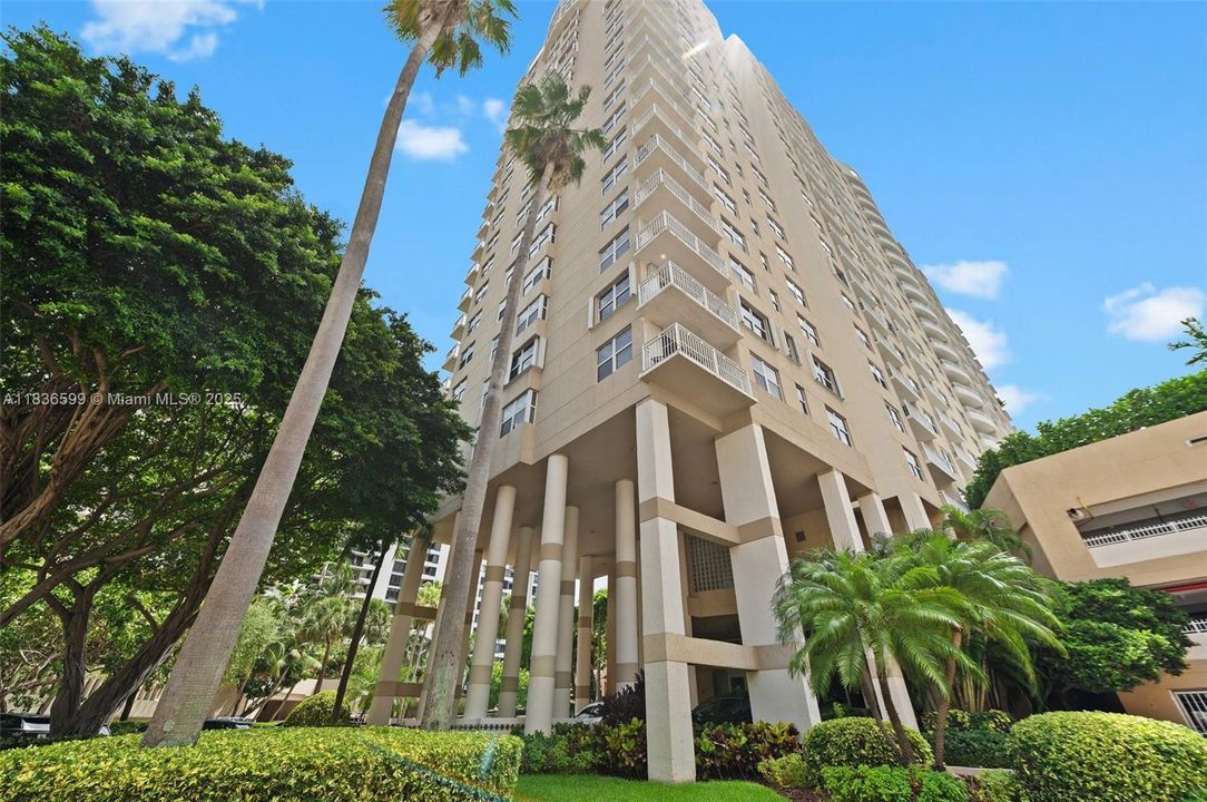 Недавно продано: $520,000 (2 спален, 2 ванн, 1065 Квадратных фут)