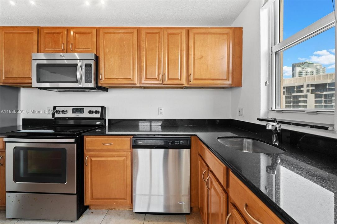 Недавно продано: $520,000 (2 спален, 2 ванн, 1065 Квадратных фут)