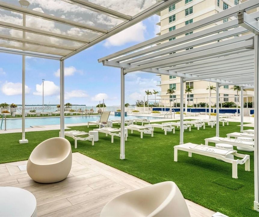 Недавно продано: $520,000 (2 спален, 2 ванн, 1065 Квадратных фут)