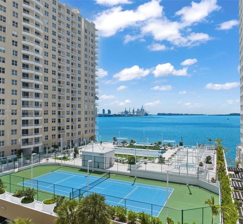 Недавно продано: $520,000 (2 спален, 2 ванн, 1065 Квадратных фут)