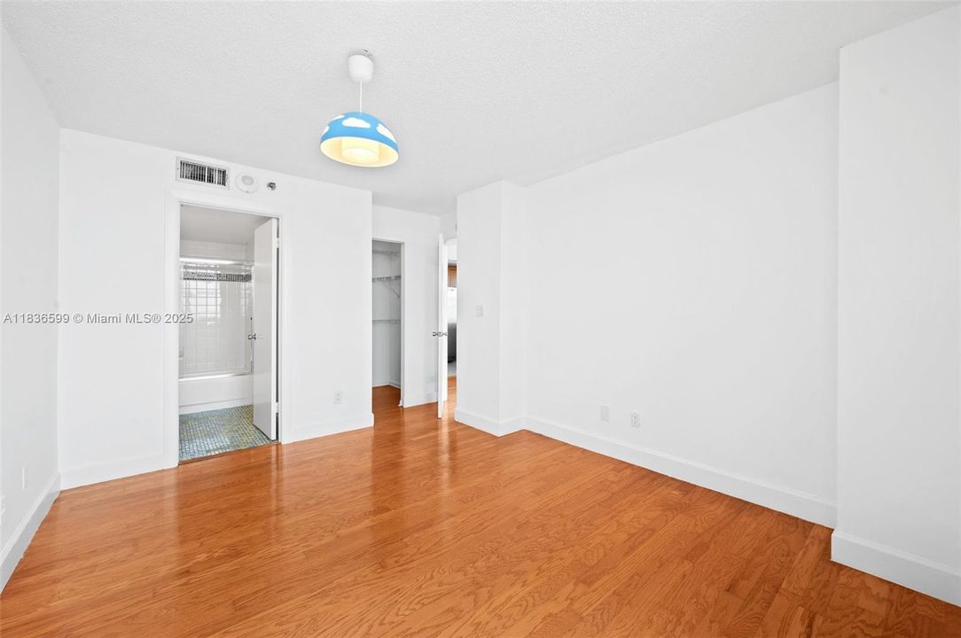 Недавно продано: $520,000 (2 спален, 2 ванн, 1065 Квадратных фут)