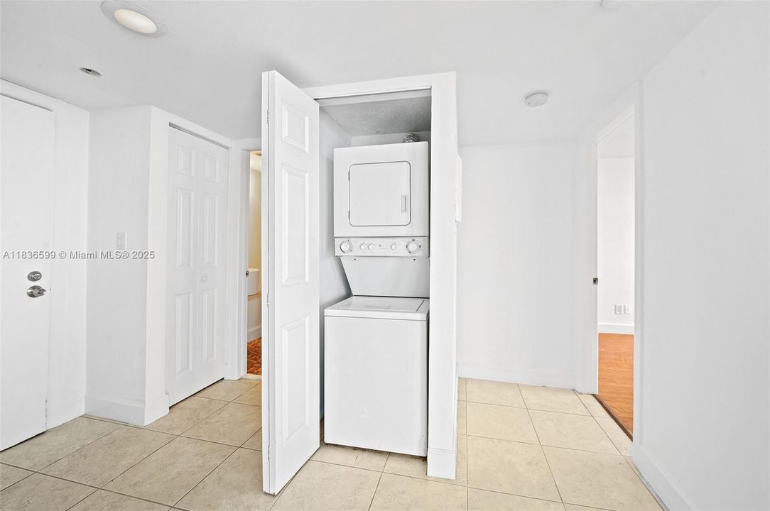 Недавно продано: $520,000 (2 спален, 2 ванн, 1065 Квадратных фут)