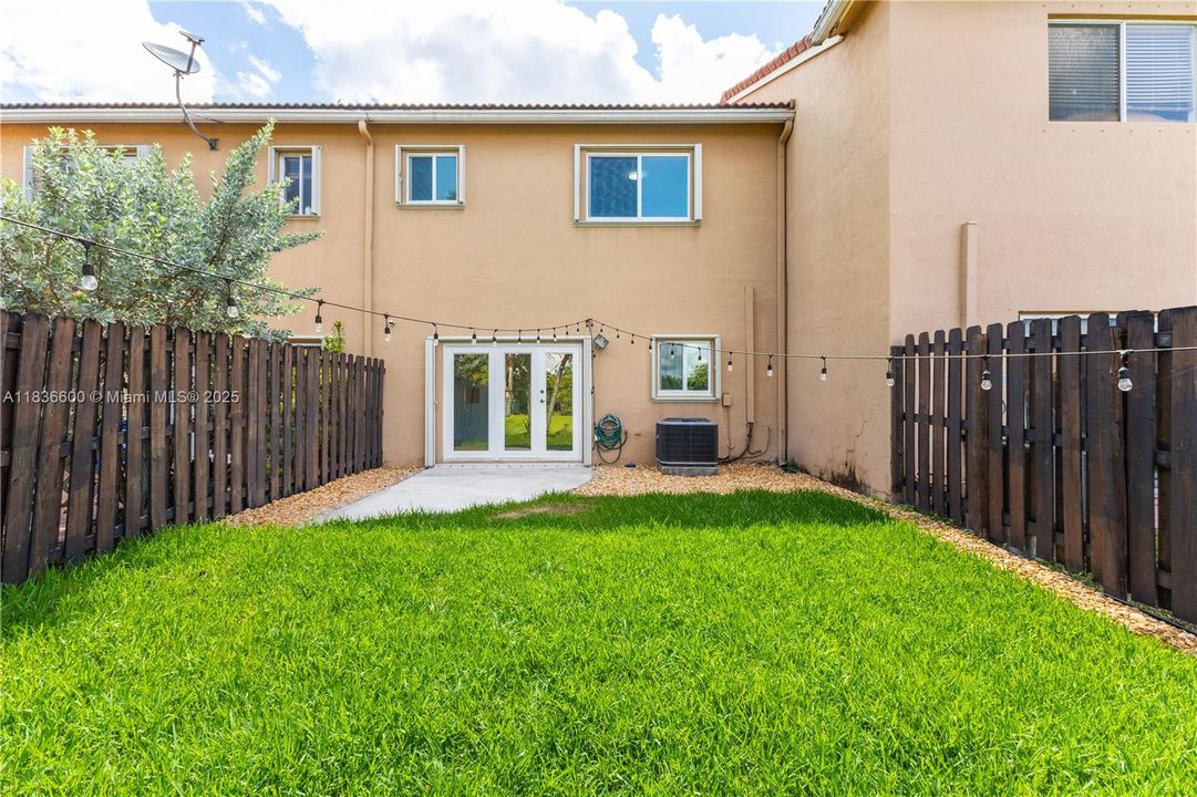 For Rent: $3,500 (3 beds, 2 baths, 1608 Square Feet)