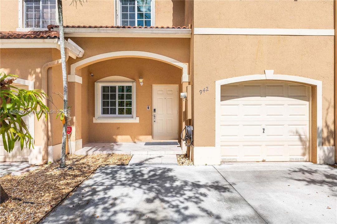 For Rent: $3,500 (3 beds, 2 baths, 1608 Square Feet)