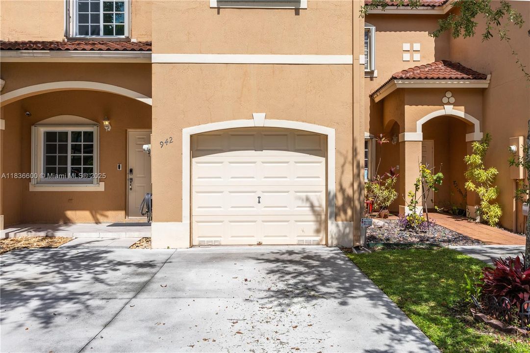 For Rent: $3,500 (3 beds, 2 baths, 1608 Square Feet)