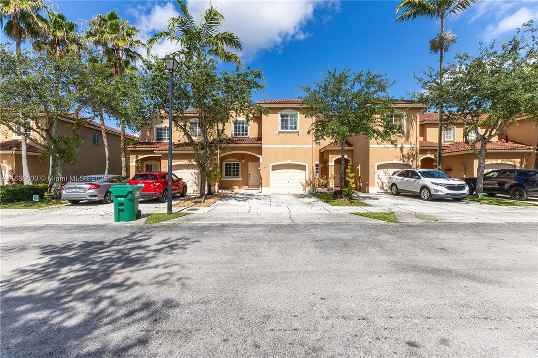 For Rent: $3,500 (3 beds, 2 baths, 1608 Square Feet)