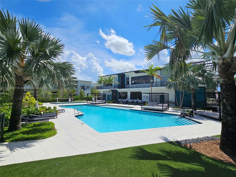 For Rent: $3,205 (2 beds, 2 baths, 1015 Square Feet)