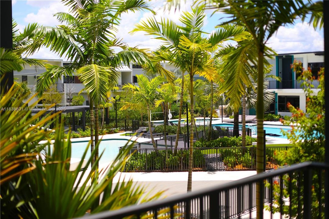 For Rent: $3,205 (2 beds, 2 baths, 1015 Square Feet)