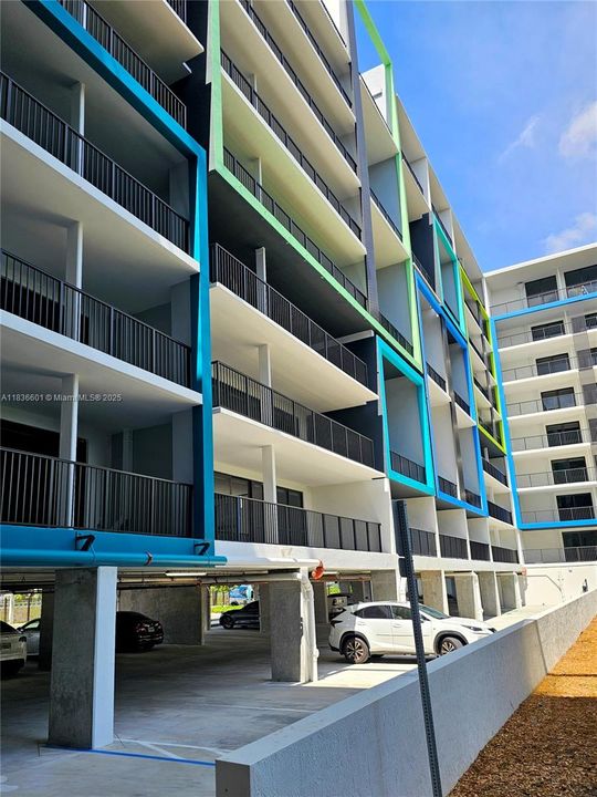 For Rent: $3,205 (2 beds, 2 baths, 1015 Square Feet)