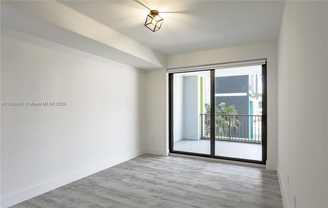 For Rent: $3,205 (2 beds, 2 baths, 1015 Square Feet)