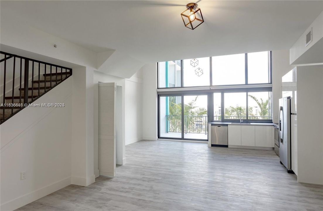 For Rent: $3,205 (2 beds, 2 baths, 1015 Square Feet)