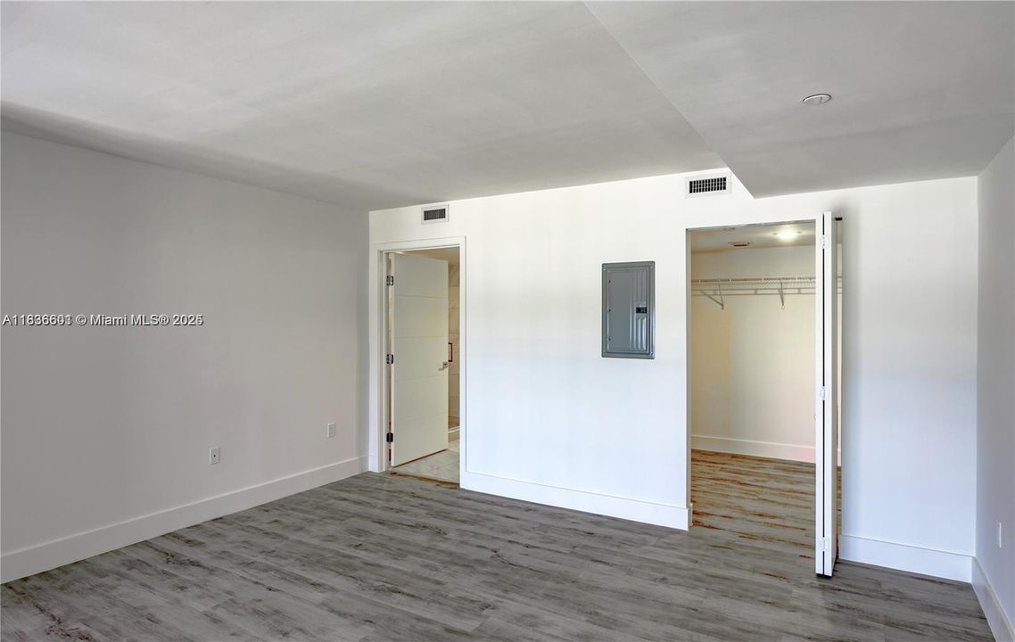 For Rent: $3,205 (2 beds, 2 baths, 1015 Square Feet)