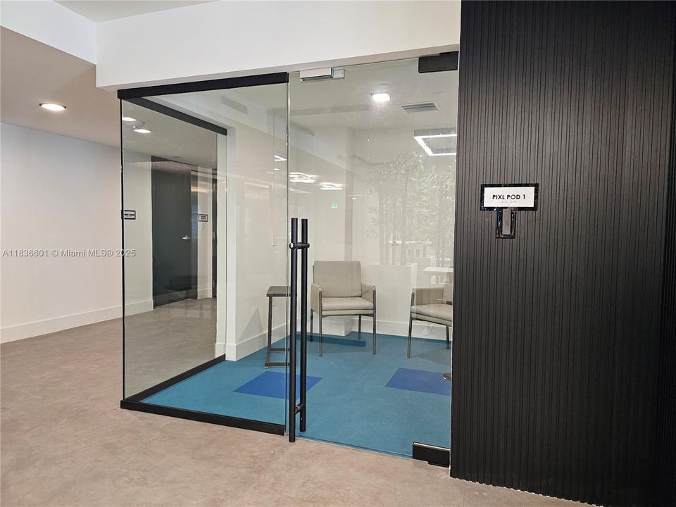 For Rent: $3,205 (2 beds, 2 baths, 1015 Square Feet)