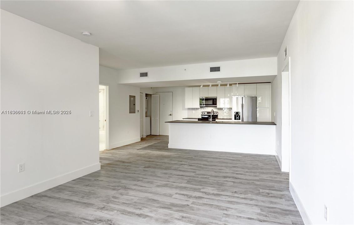 For Rent: $3,205 (2 beds, 2 baths, 1015 Square Feet)