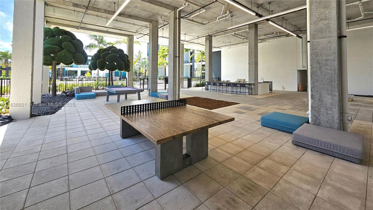 For Rent: $3,205 (2 beds, 2 baths, 1015 Square Feet)