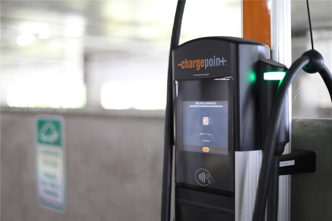 For Rent: $3,205 (2 beds, 2 baths, 1015 Square Feet)