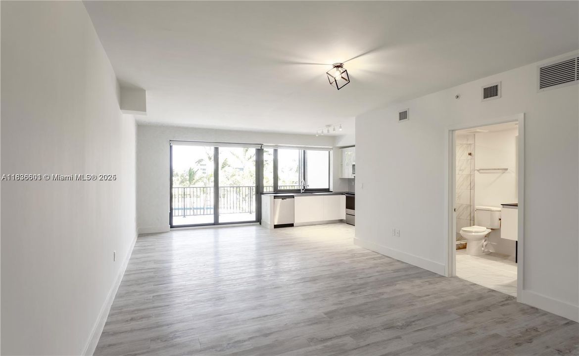 For Rent: $3,205 (2 beds, 2 baths, 1015 Square Feet)