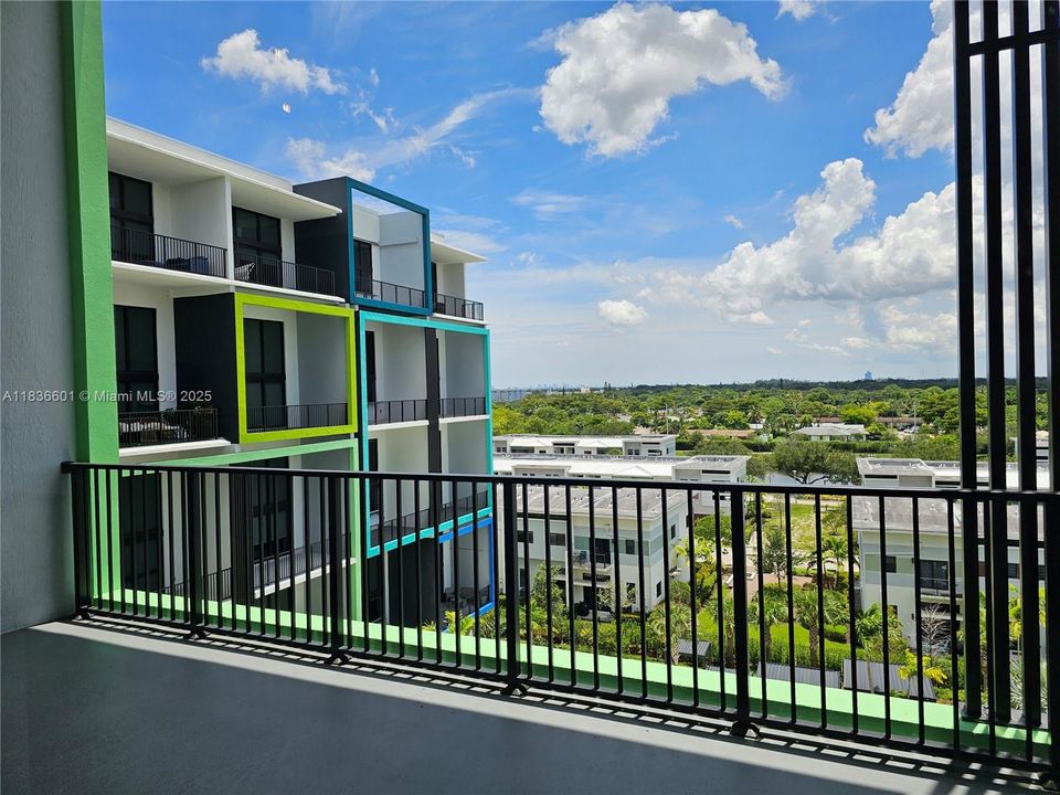 For Rent: $3,205 (2 beds, 2 baths, 1015 Square Feet)