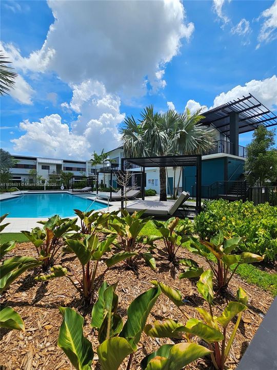 For Rent: $3,205 (2 beds, 2 baths, 1015 Square Feet)