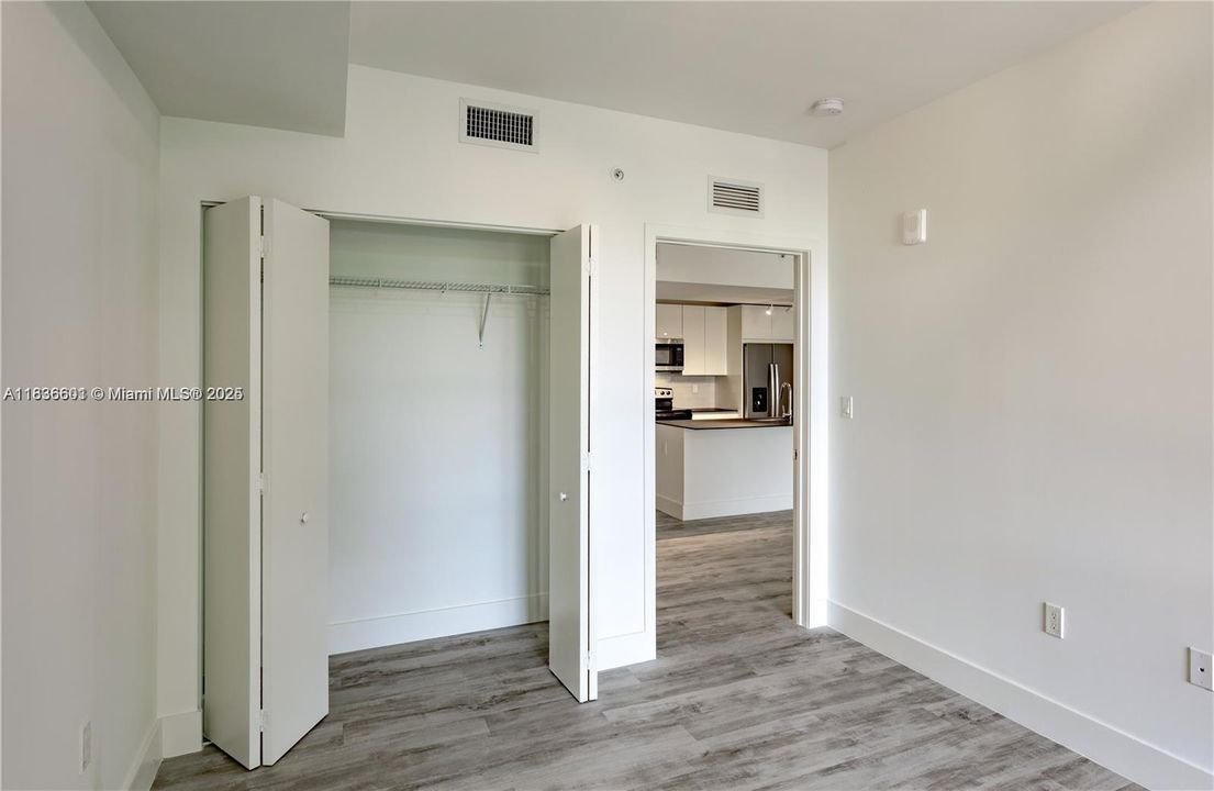 For Rent: $3,205 (2 beds, 2 baths, 1015 Square Feet)