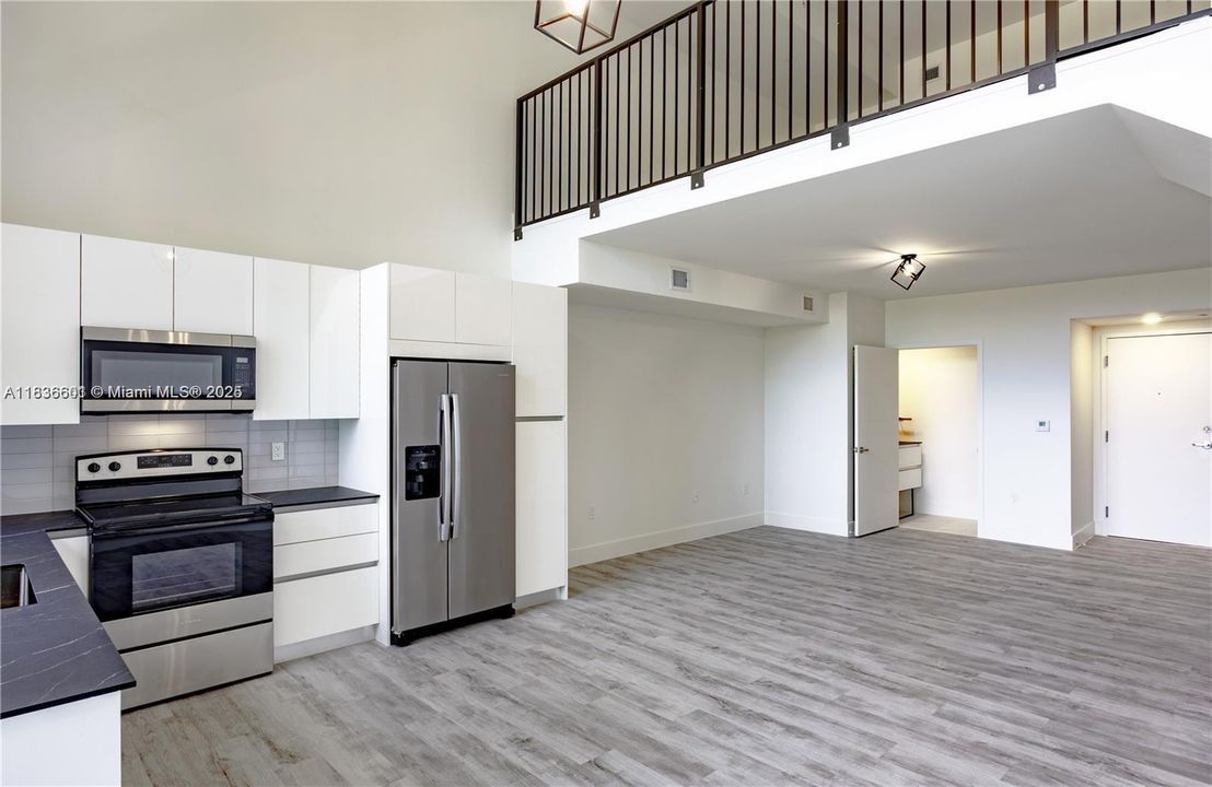 For Rent: $3,205 (2 beds, 2 baths, 1015 Square Feet)